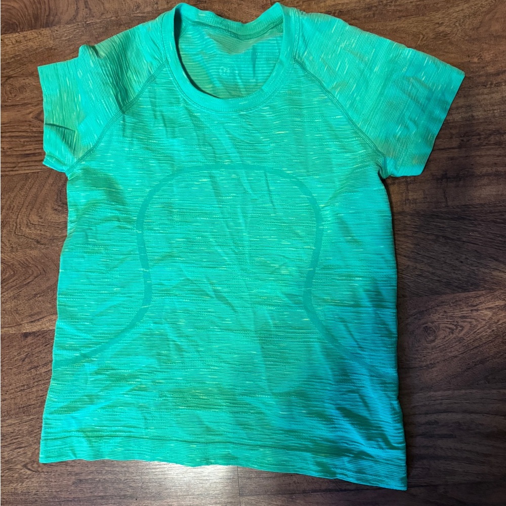 Lululemon short sleeve shirt